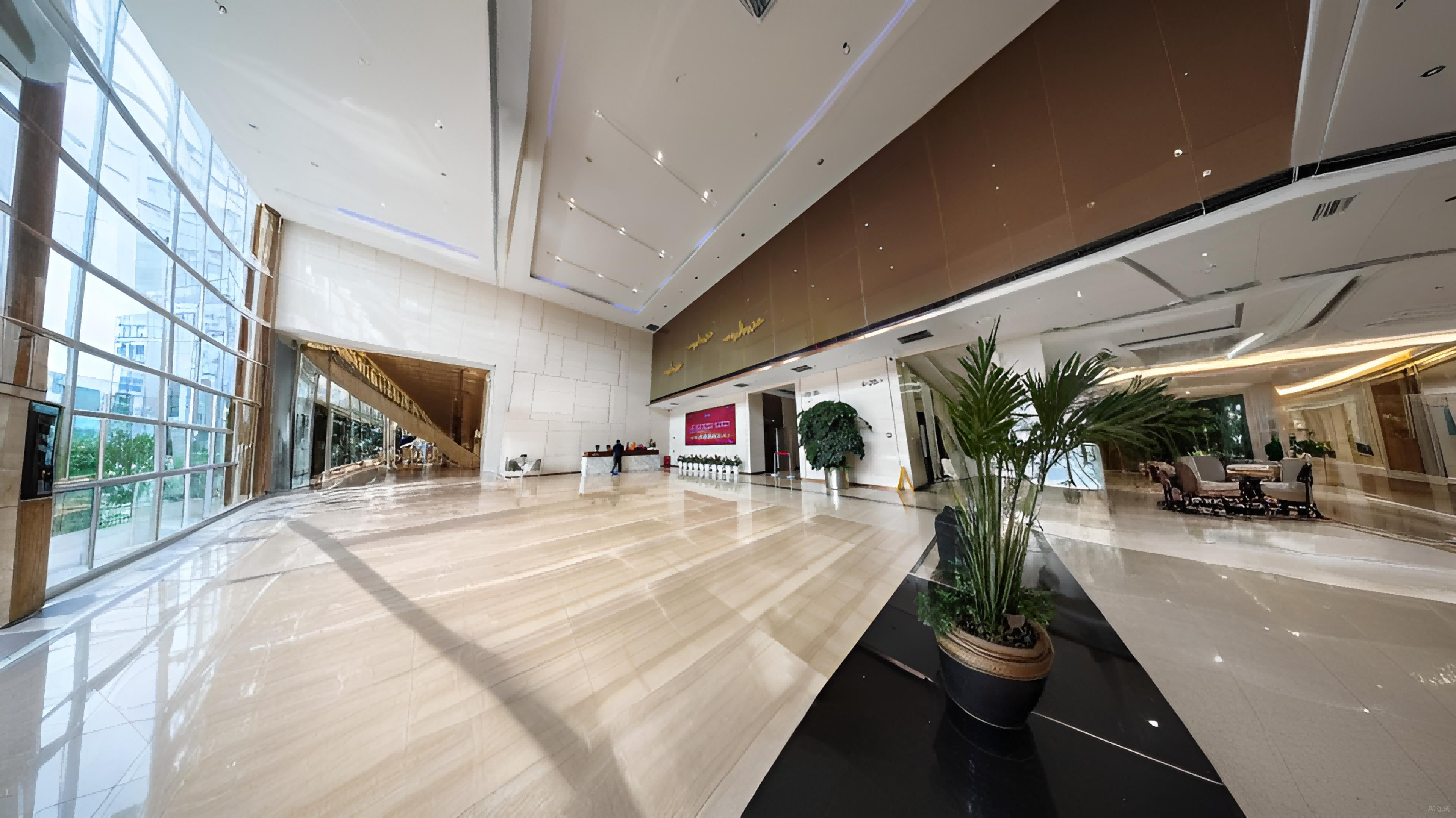 中国铁建大厦，地理位置好，周边配套成熟，与学校、医院相邻，交通便利